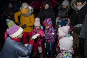 008 Pozdrav zimi in praznik luči Foto atelje Postojnatext